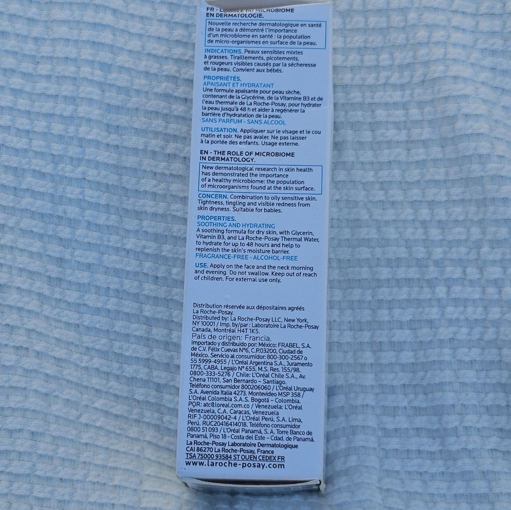 La Roche Posay Toleriane Sensitive Fluide Oil Free Moisturizer 1.35floz - Picture 2 of 6